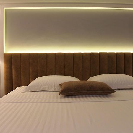 Premium Beach Hotel Golem  Exterior photo