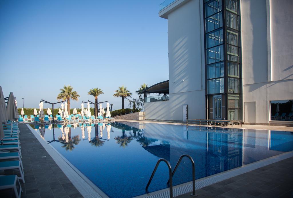 Premium Beach Hotel Golem  Exterior photo