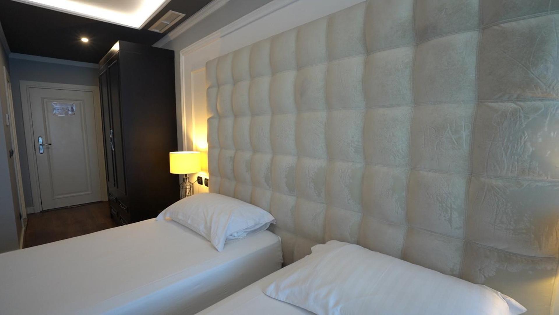 Premium Beach Hotel Golem  Exterior photo