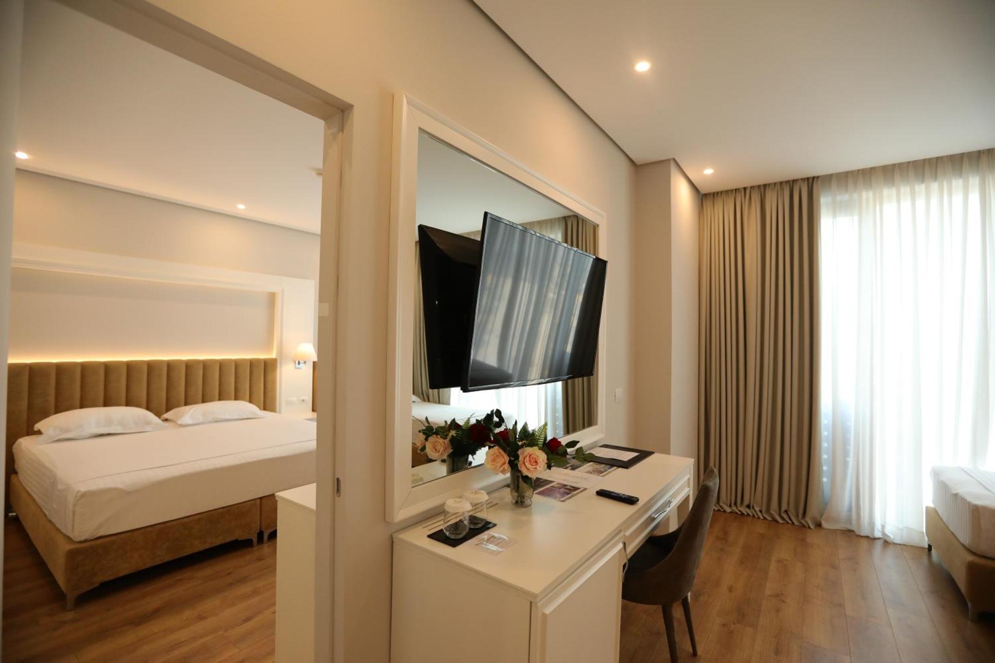 Premium Beach Hotel Golem  Exterior photo