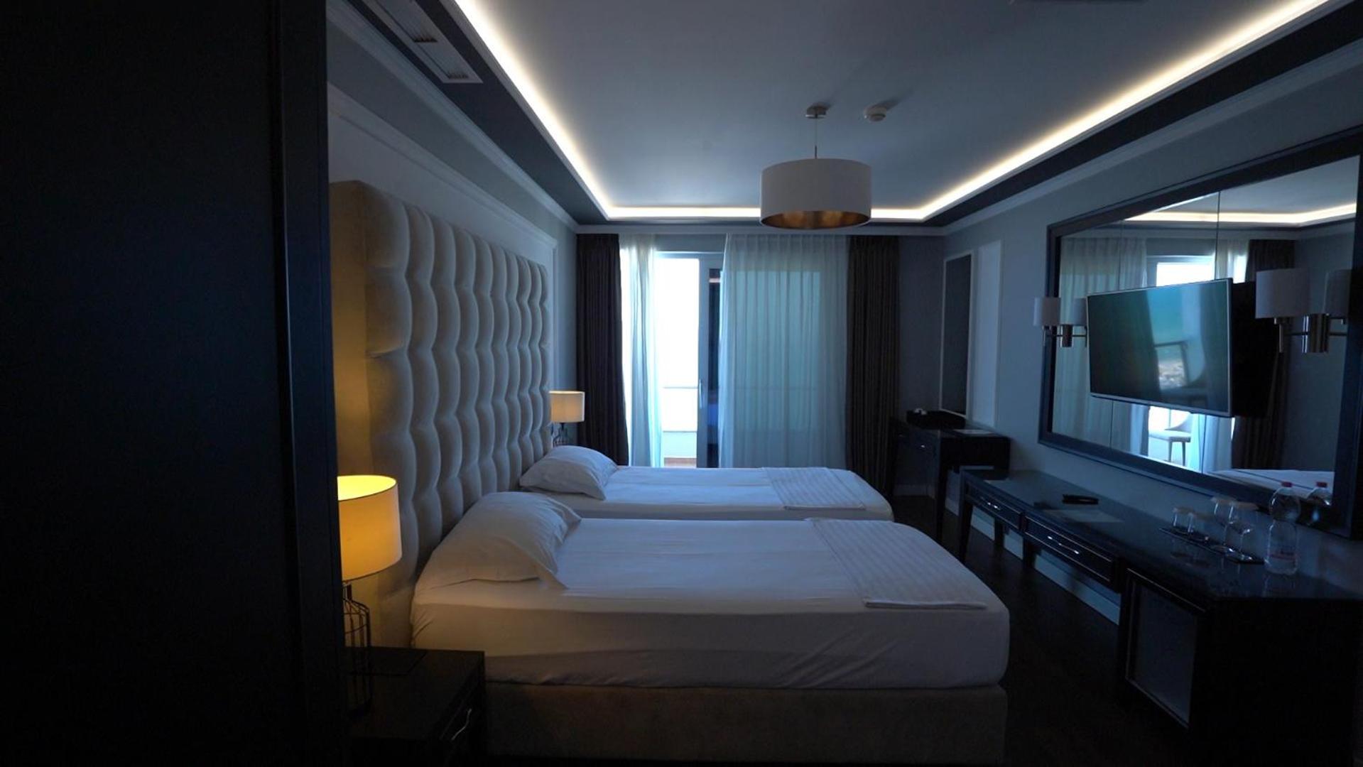 Premium Beach Hotel Golem  Exterior photo