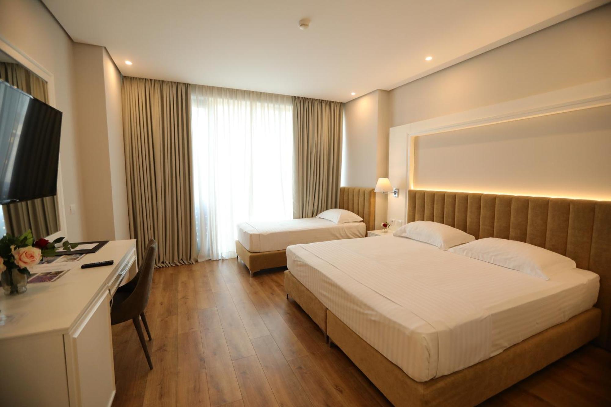 Premium Beach Hotel Golem  Exterior photo