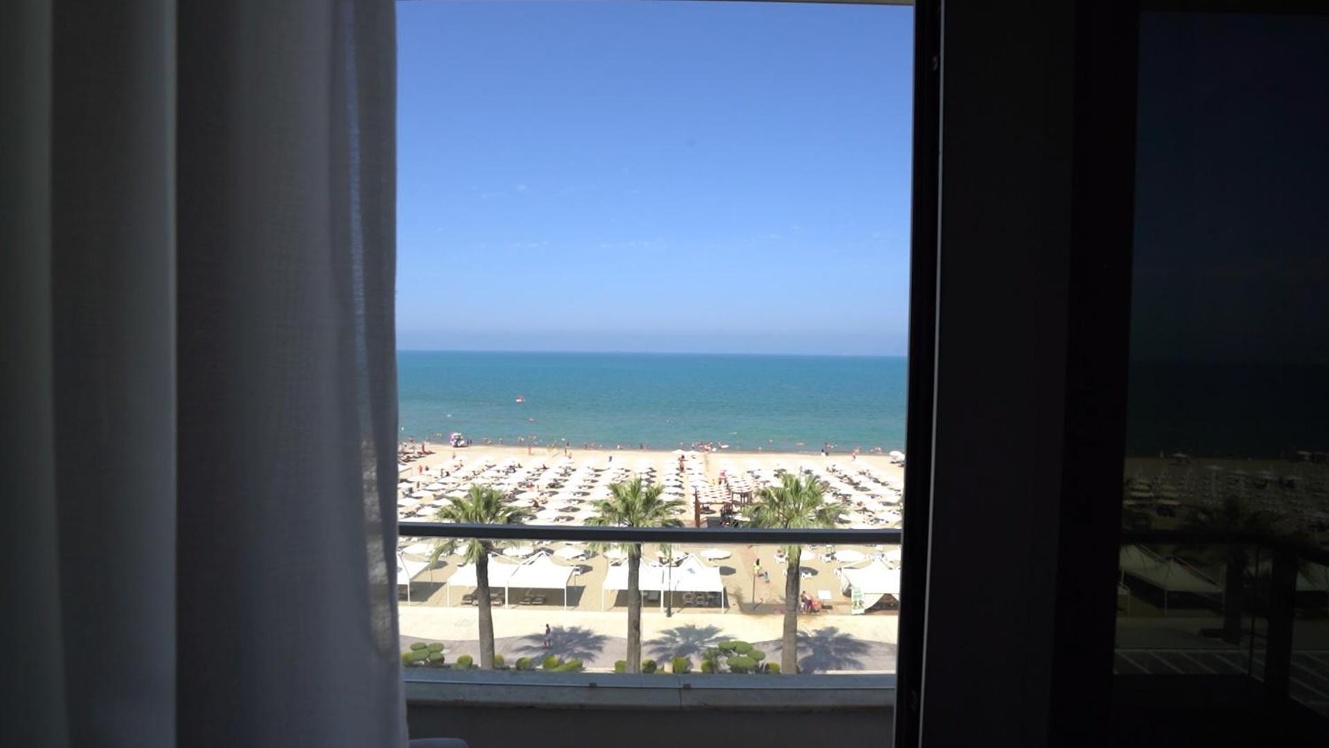 Premium Beach Hotel Golem  Exterior photo