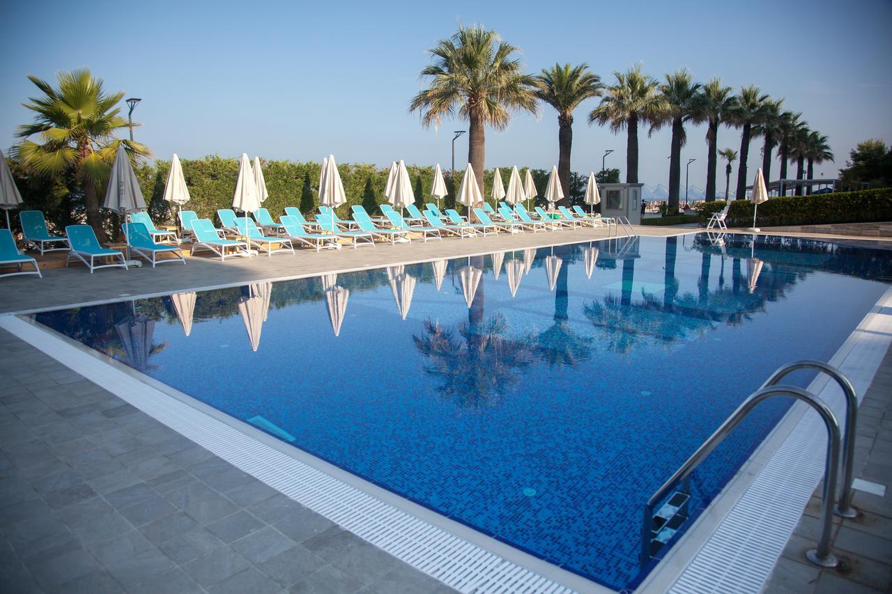 Premium Beach Hotel Golem  Exterior photo