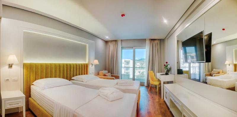Premium Beach Hotel Golem  Exterior photo