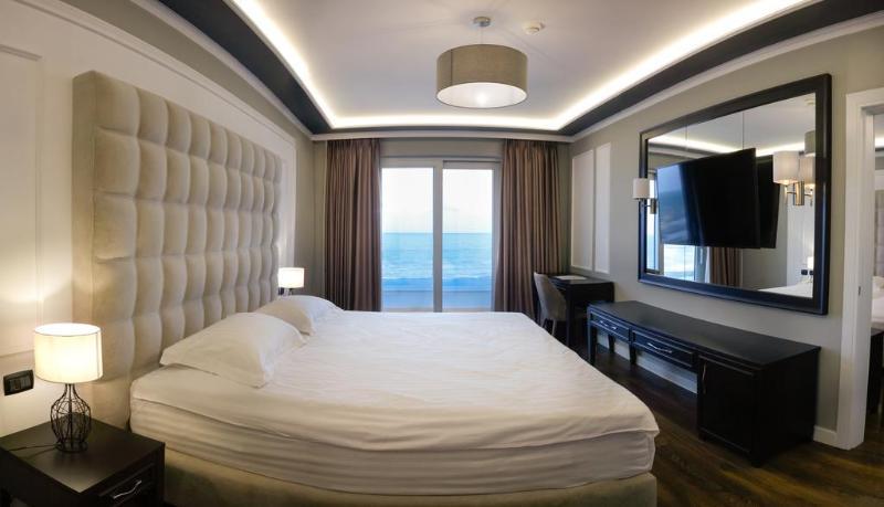 Premium Beach Hotel Golem  Exterior photo