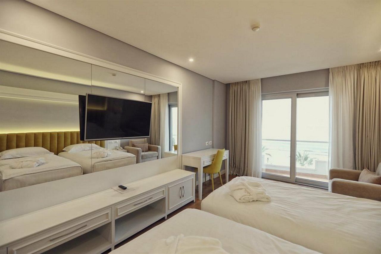 Premium Beach Hotel Golem  Exterior photo